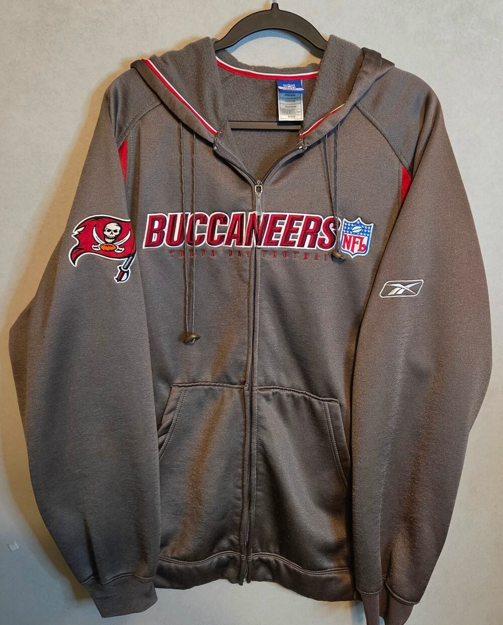 Vintage Official NFL Tampa Bay Buccaneers zip-up Hoodie size Medium